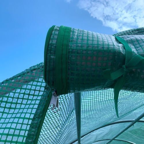 HKM-0353597 Outsunny Walk-In Tunnel Hoop Greenhouse 15' x 7' x 6.5' with PE Cover, Steel Frame, Zipper Door & Roll-Up Windows for Plants and Vegetables