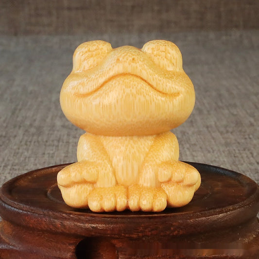 HKM-110547 Smiling Frog Bamboo Carving Ornament - Cute 5cm Décor for Gifts and Collectibles