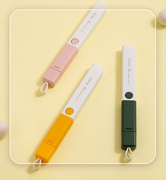 HKM-4921789 Electrostatic Hair Removal Brush for Clothes - ABS+TPR, Compact & Lightweight, Available in Yellow, Green, Pink