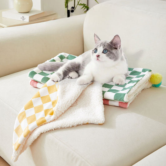 HKM-6573373 Cozy Plush Pet Blanket with Stylish Plaid Pattern - Soft Fleece Cushion for Cats and Dogs