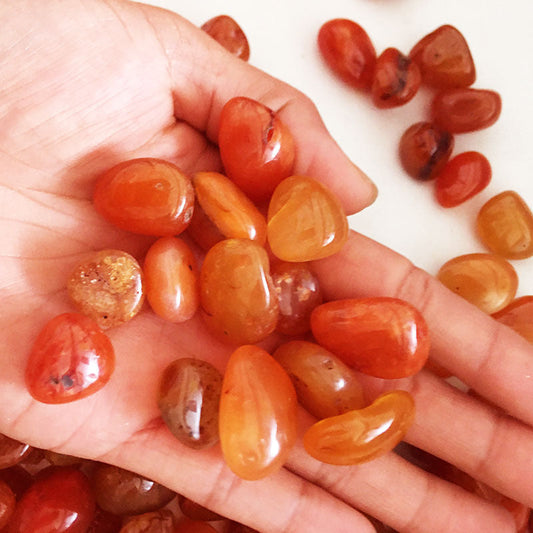 HKM-855891 Natural Carnelian Rough Stone Crystal Gemstone for Decoration, 15-20mm Available in 100g, 500g, 1kg
