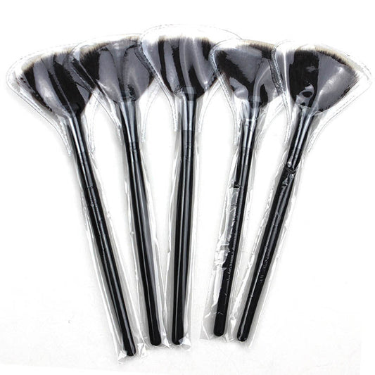 HKM-166163 Small Fan-Shaped Makeup Brush with Wooden Handle and Artificial Fiber Bristles