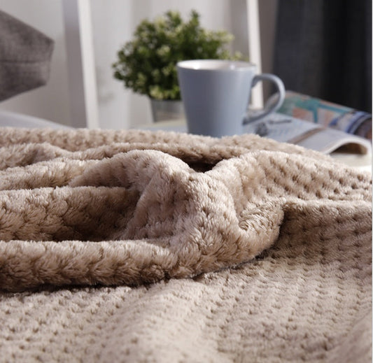 HKM-164115 Mesh Pineapple Leisure Blanket in Various Colors and Sizes for All Seasons
