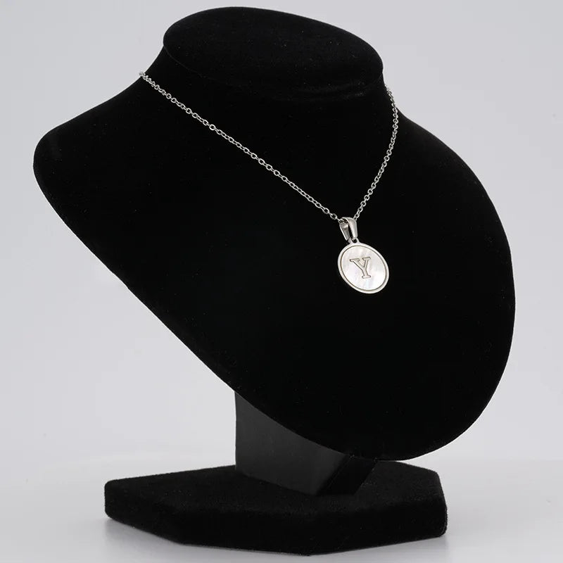 HKM-937107 Ins Fashion Jewelry Necklaces White Shell Letter Necklace Fade Resistant Stainless Steel Round Initial Charm Necklace