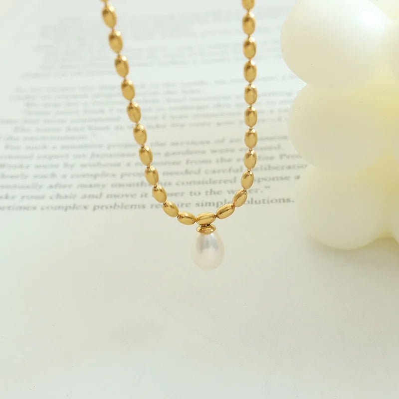HKM-133715 Temperament Jewelry Neutral Fashion Titanium Steel Gold-plated Oval Bead Chain Imitation Pearl Pendant Necklace