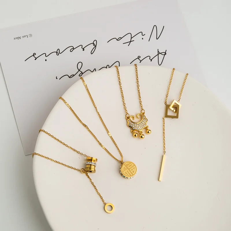 HKM-051219 Stainless Steel Jewelry Wholesale Women's Titanium Steel Necklaces Heart-shaped Sunflower Jewel Animal Pendant Necklaces