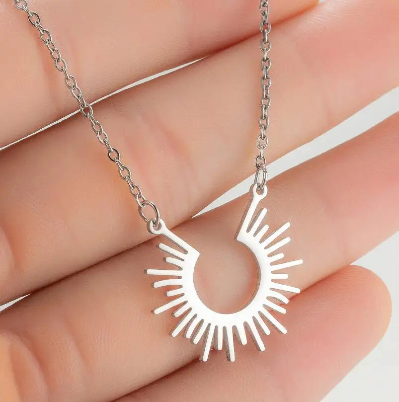HKM-445587 Stainless Steel Gold Sunburst Pendant Necklace Sun Sunshine Minimalist Women Jewelry Necklace Tarnish Free