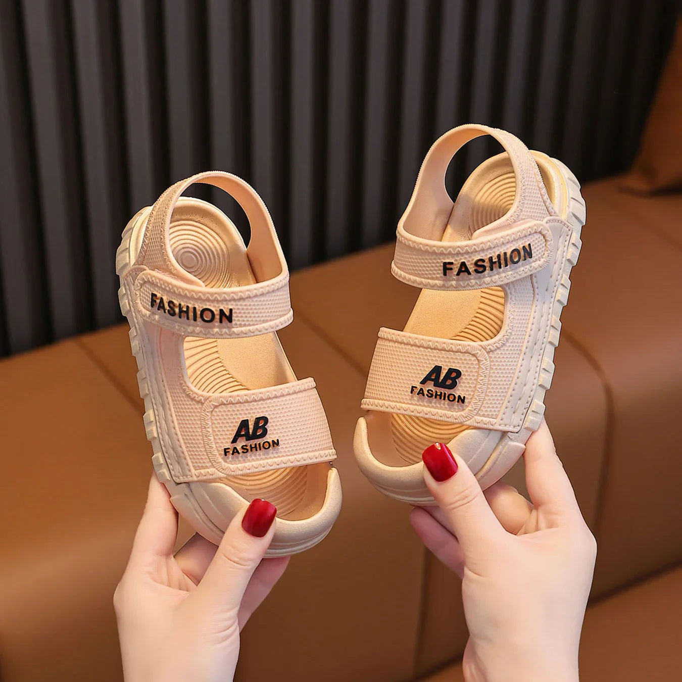 HKM-886227 Perfect Beach and Casual Wear Lightweight Summer Kids' Sandals Breathable Mesh Sports Sandals with Soft Soles