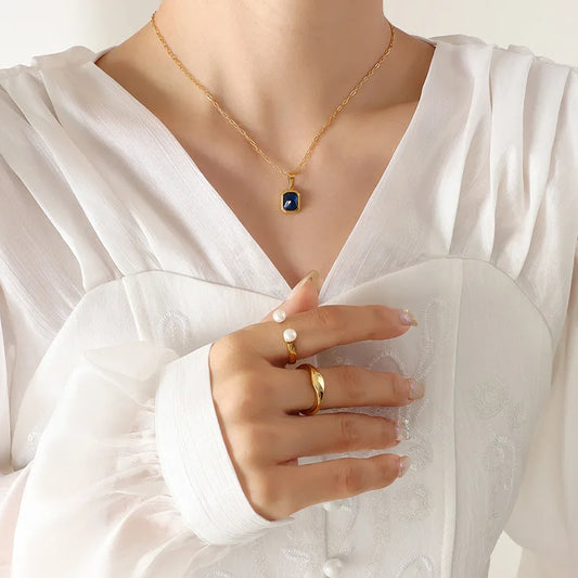 HKM-756307 Vintage Style Titanium Steel Square Stone Pendant Necklace 18K Gold Plated Blue Diamond Stainless Steel Necklace