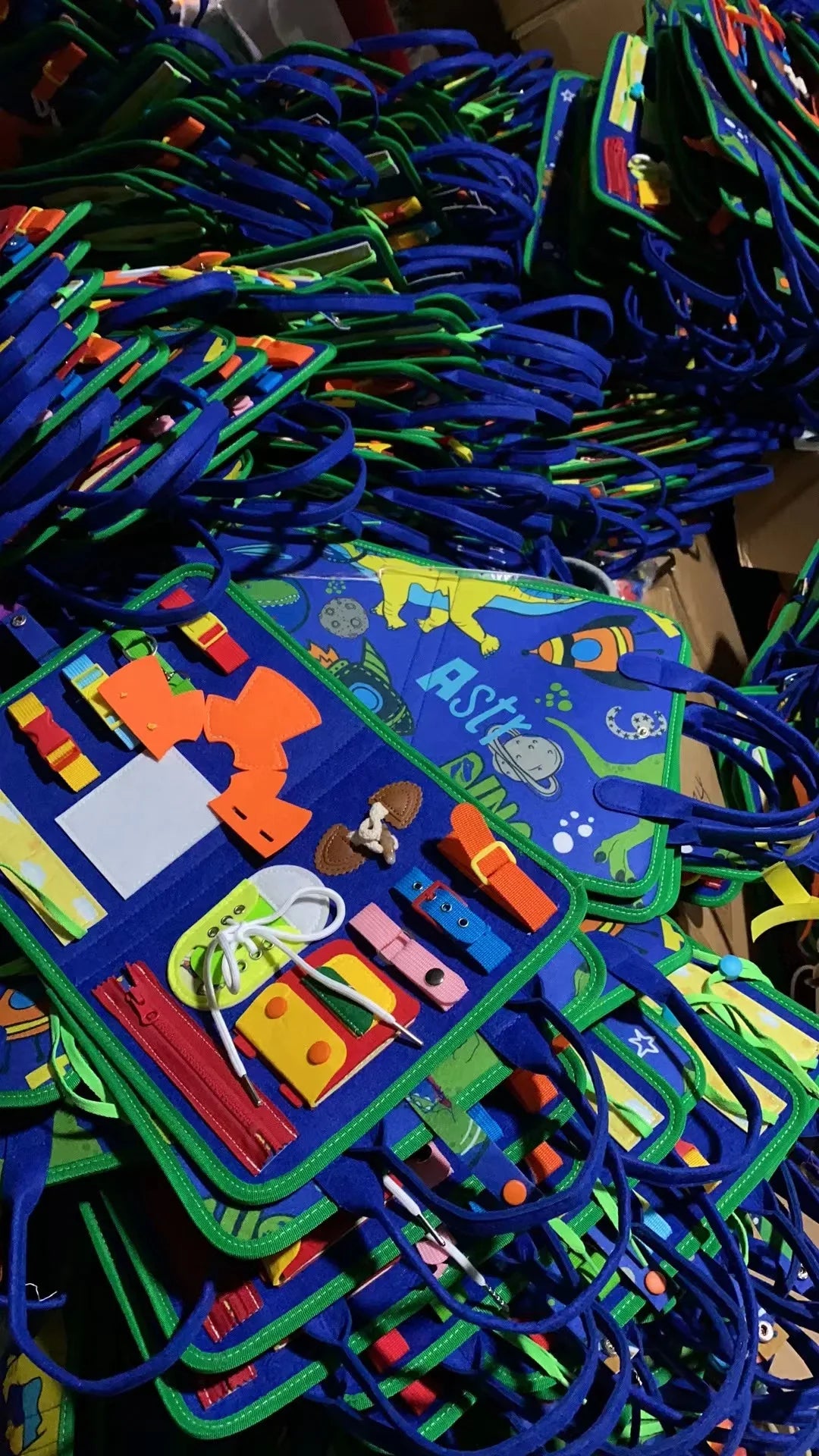 KTX-394451 Montessori Toddler Busy Board for Ages 1-4, Educational Sensory Toy for Fine Motor Skills and Travel