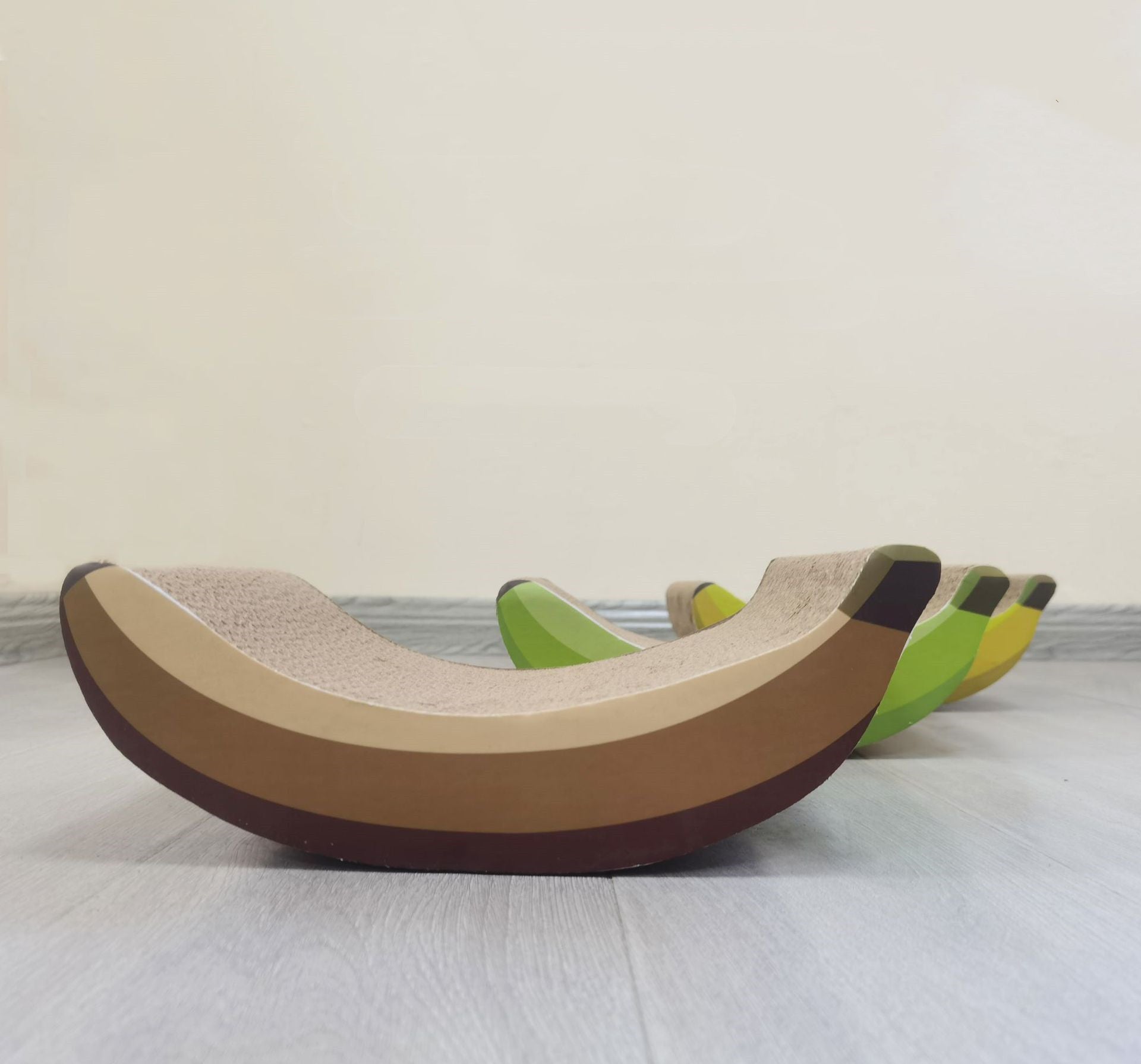 HKM-0022461 Cat Scratching Board in Cute Banana Shape - Corrugated Paper Claw Grinder for Cats and Small Animals