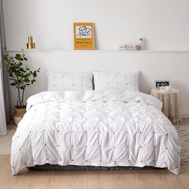 HKM-013779 Three-Piece Bedding Set with Geometric Pattern in Brushed Polyester for Various Bed Sizes