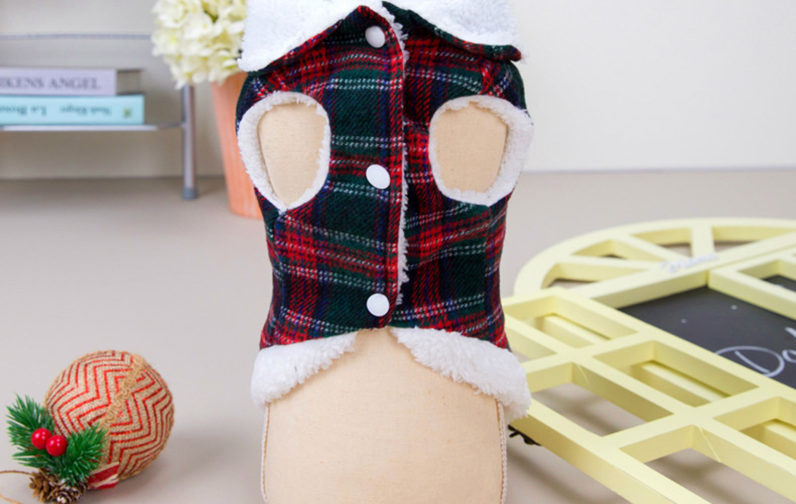 HKM-0157757 Cozy Christmas Plaid Vest for Pets with Leash - Cotton-Padded and Stylish