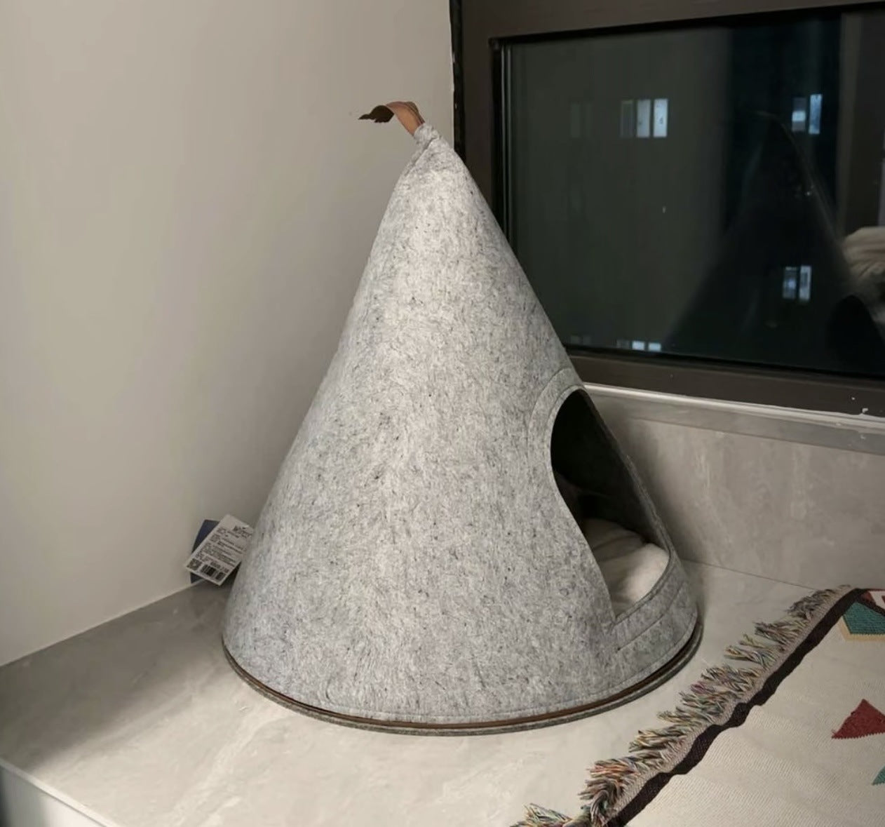 HKM-0240189 Handmade Felt Indoor Cat House - Enclosed Cone Design, 50cm Diameter, for Cats Under 12lbs
