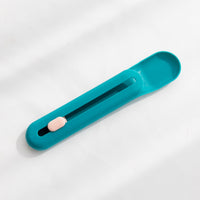 HKM-0315197 Cat Spoon Feeder with Silicone Seal for Easy Pet Food Serving