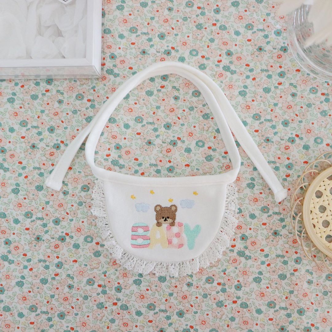 HKM-0401597 Cute Bear Embroidery Cotton Saliva Towel Small Bib - White