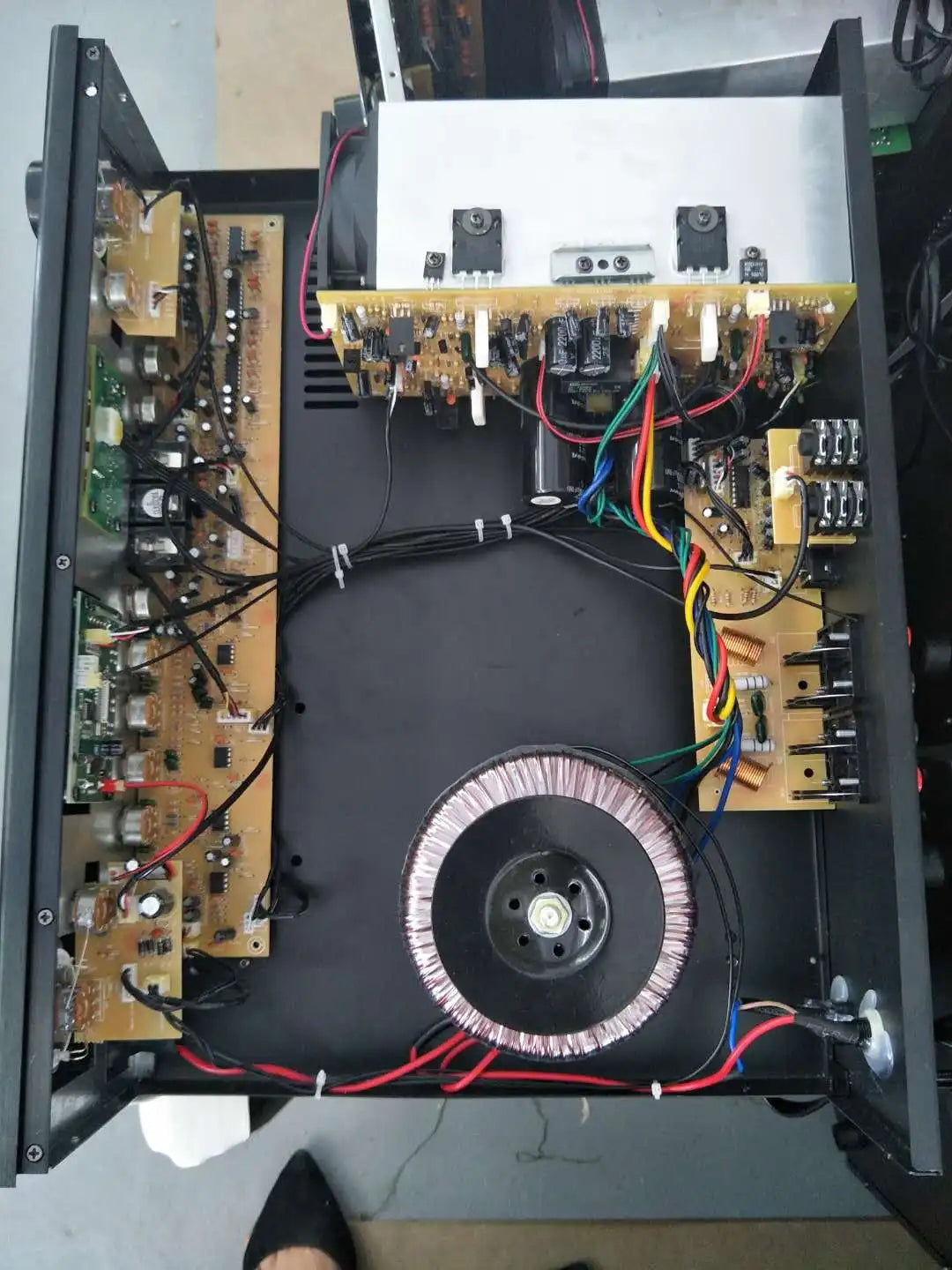 HKM-040979 600 Watt Stereo Audio Amplifier with MP3/USB/SD/AUX Playback