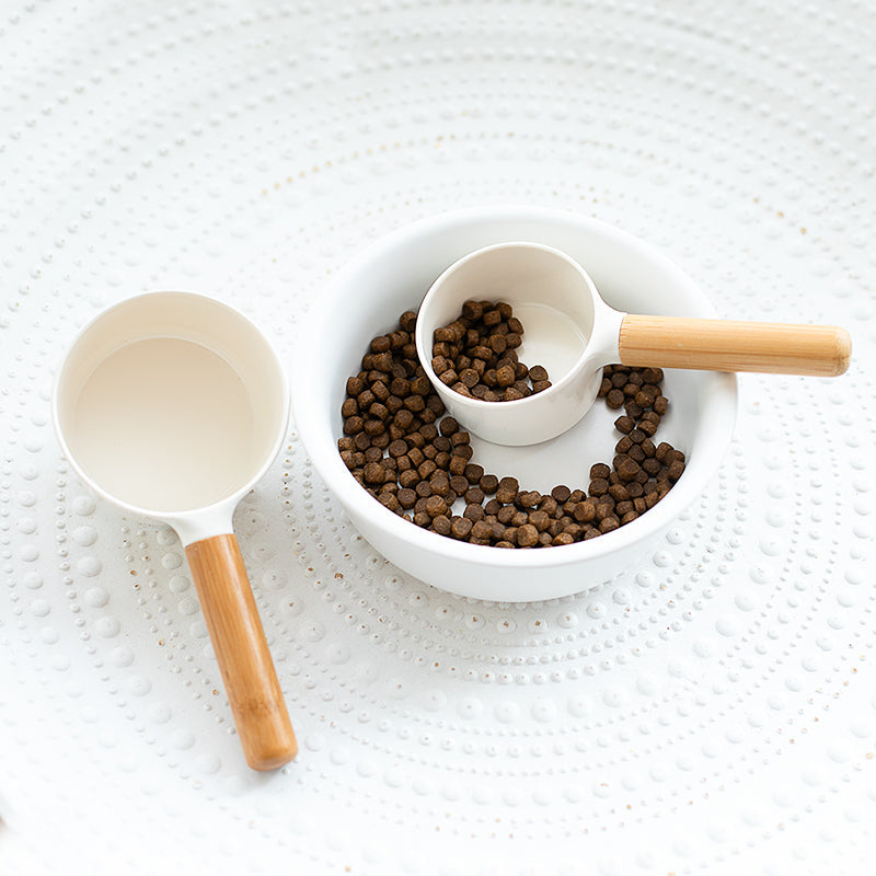 HKM-0585277 Bamboo Handle Dog Food Spoon - Melamine Resin, Milky White, Two Sizes Available