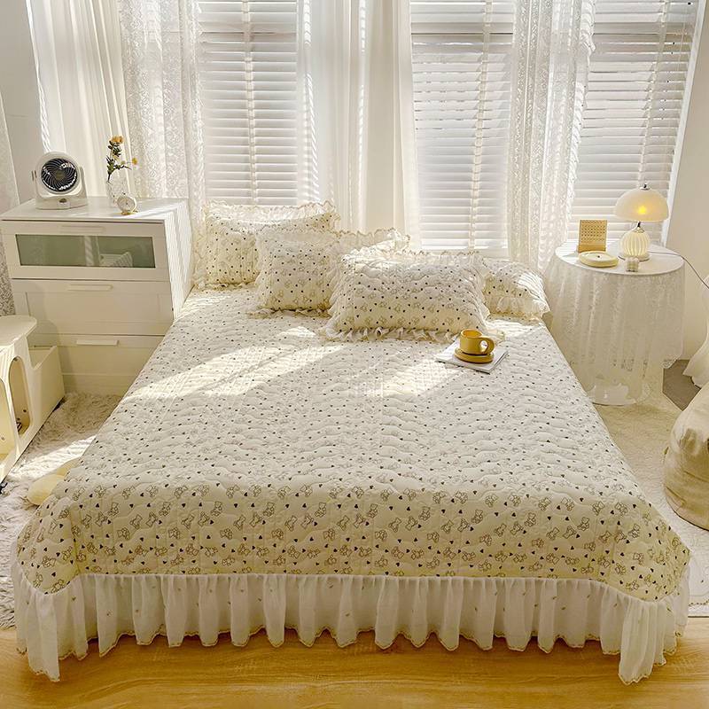 HKM-060051 Three-Piece Floral Cotton Lace Embroidery Quilted Bed Cover Set