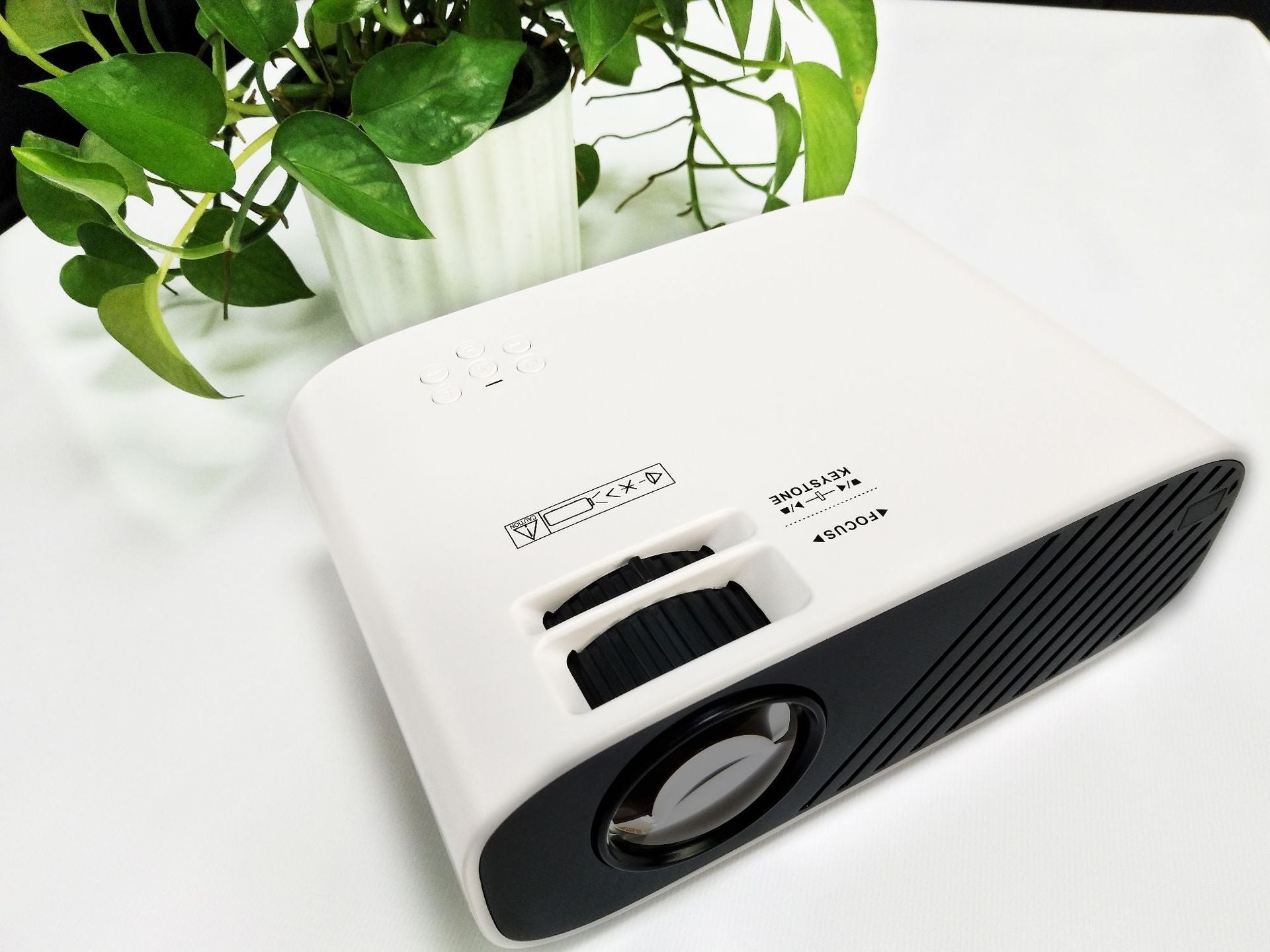 HKM-061715 Portable Desktop Projector with 1280x800 Resolution and 100-500 Inch Projection Size