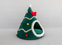 HKM-0803005 Christmas-Themed Pet Nest in Red and Green - Warm Cloth Bed for Cats and Dogs, Available in Small, Medium, and Large Sizes