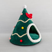 HKM-0803005 Christmas-Themed Pet Nest in Red and Green - Warm Cloth Bed for Cats and Dogs, Available in Small, Medium, and Large Sizes