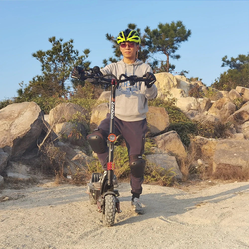 HKM-081171 60V 3000W Off-Road Electric Scooter with 10-Inch Wheels and Hydraulic Disc Brakes, Max Speed 65 km/h, 150 kg Load Capacity