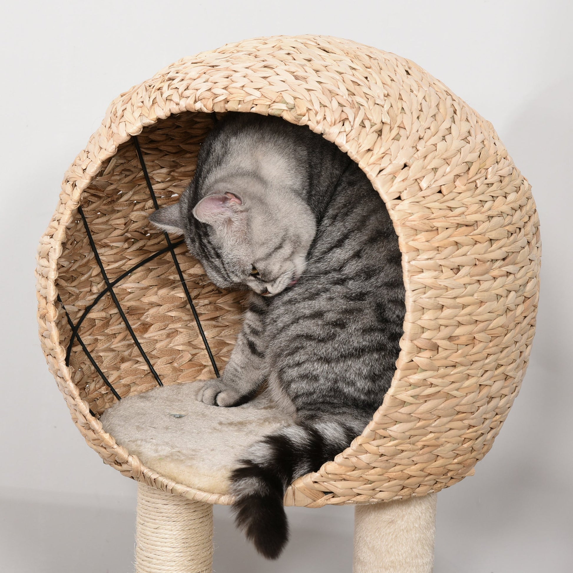 HKM-0883261 Beige Cat Tree with Sisal Scratching Post, Condo, and Multi-Level Design for Play and Relaxation