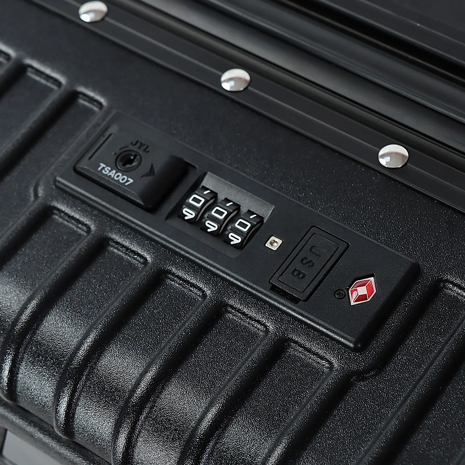 HKM-092883 Lightweight Aluminium Frame Carry-On Suitcase with Front Pocket for Travel