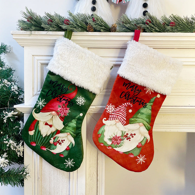 HKM-102995 Faceless Elderly Christmas Stockings - Modern Green & Red Ornaments for Holiday Decor