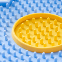 HKM-1182141 Flower-Shaped Silicone Licking Mat with Suction Cups for Dogs and Cats - Slow Feeder Pad for Treats and Bath Time