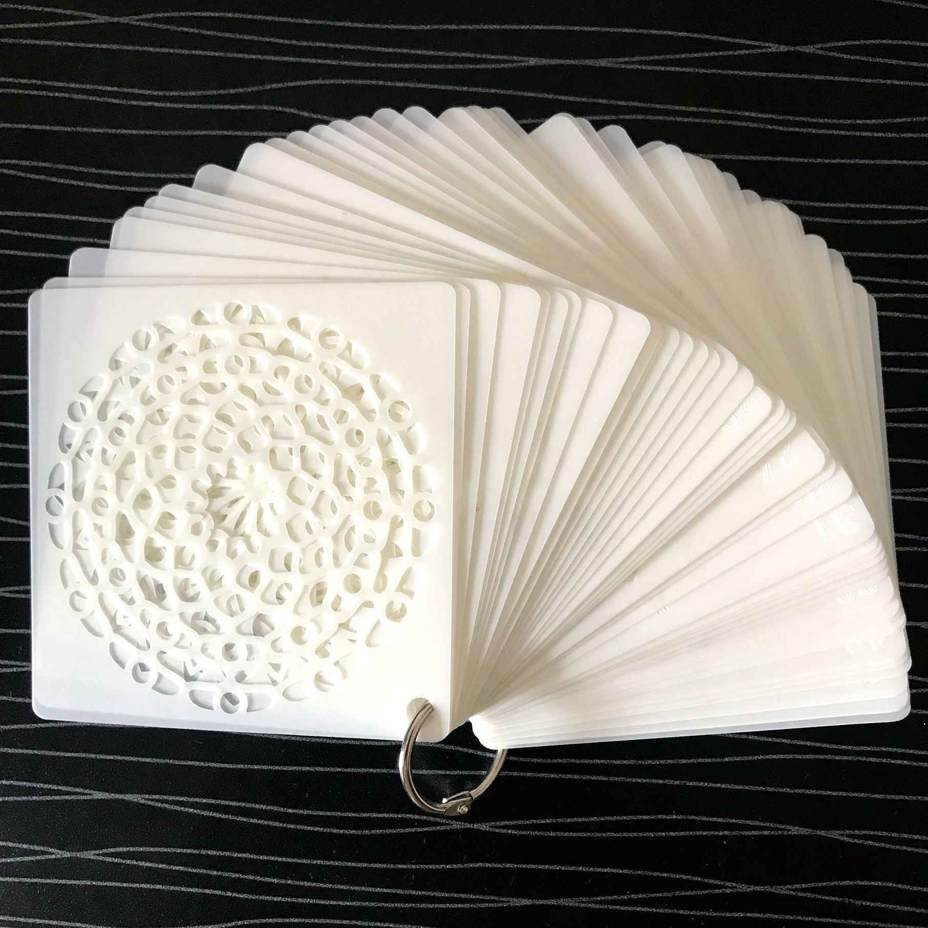 HKM-119443 Mandala Painting Templates - Eco-Friendly White Translucent PET, 10x10cm for Creative DIY Artwork