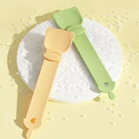 HKM-1253437 Portable Cat Treat Spoon for Easy Feeding and Bonding with Cats
