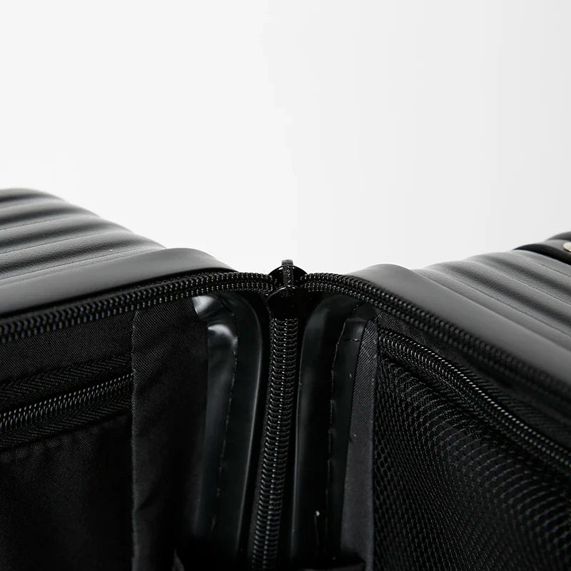 HKM-125651 18-Inch Lightweight Travel Suitcase with Laptop Compartment and Smooth-Glide Wheels