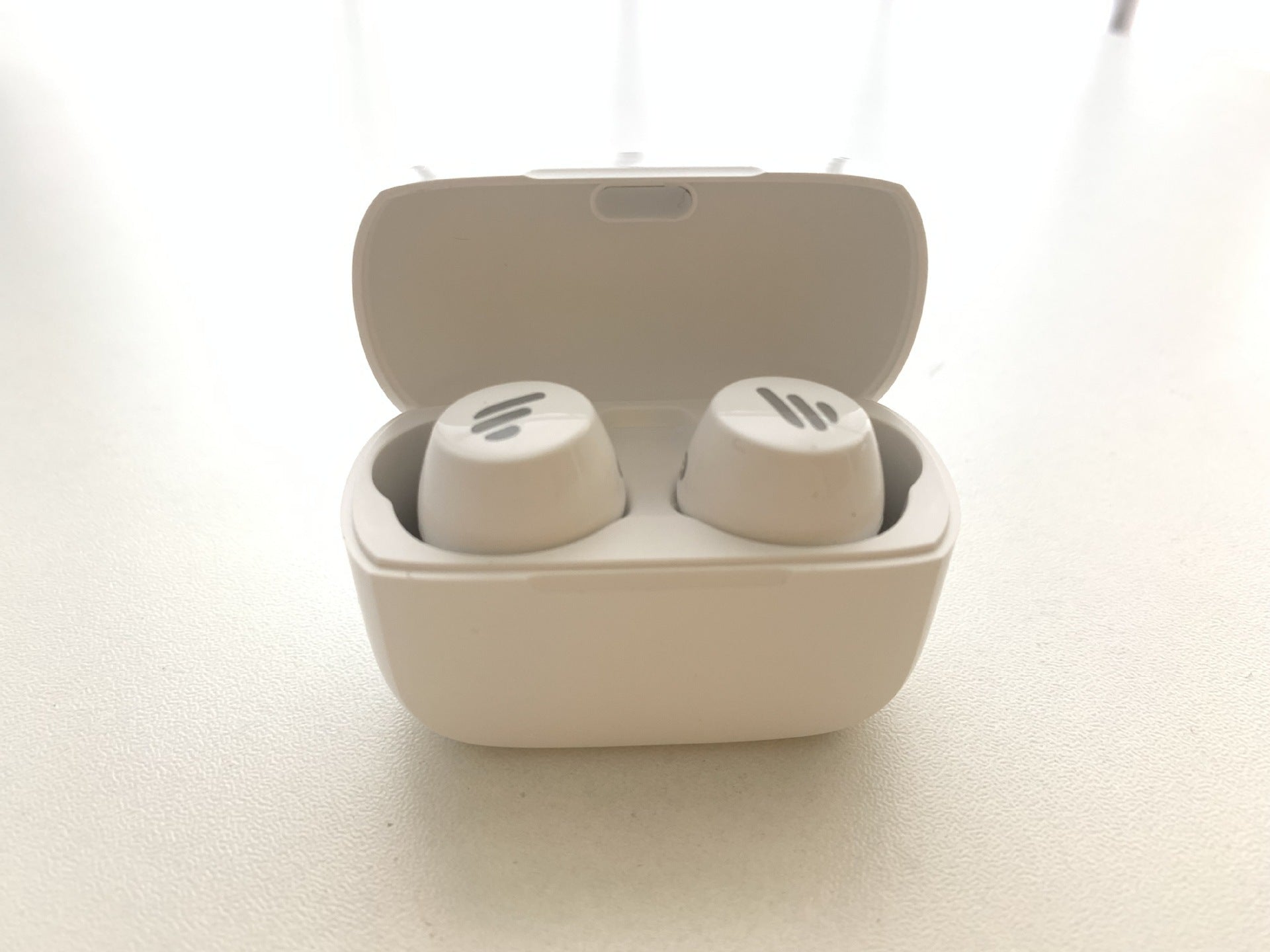 HKM-129043 Edifier Wireless Bluetooth Headset with 32-Hour Battery Life and IPX5 Waterproof Rating