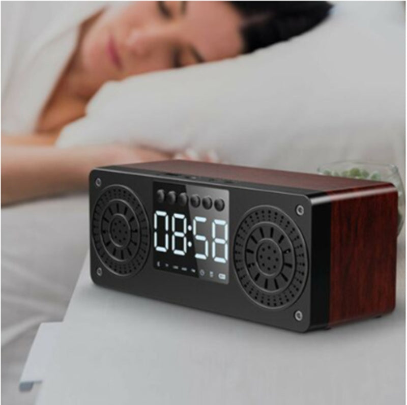 HKM-131347 Wooden Bluetooth Speaker with Retro Design and Subwoofer Functionality