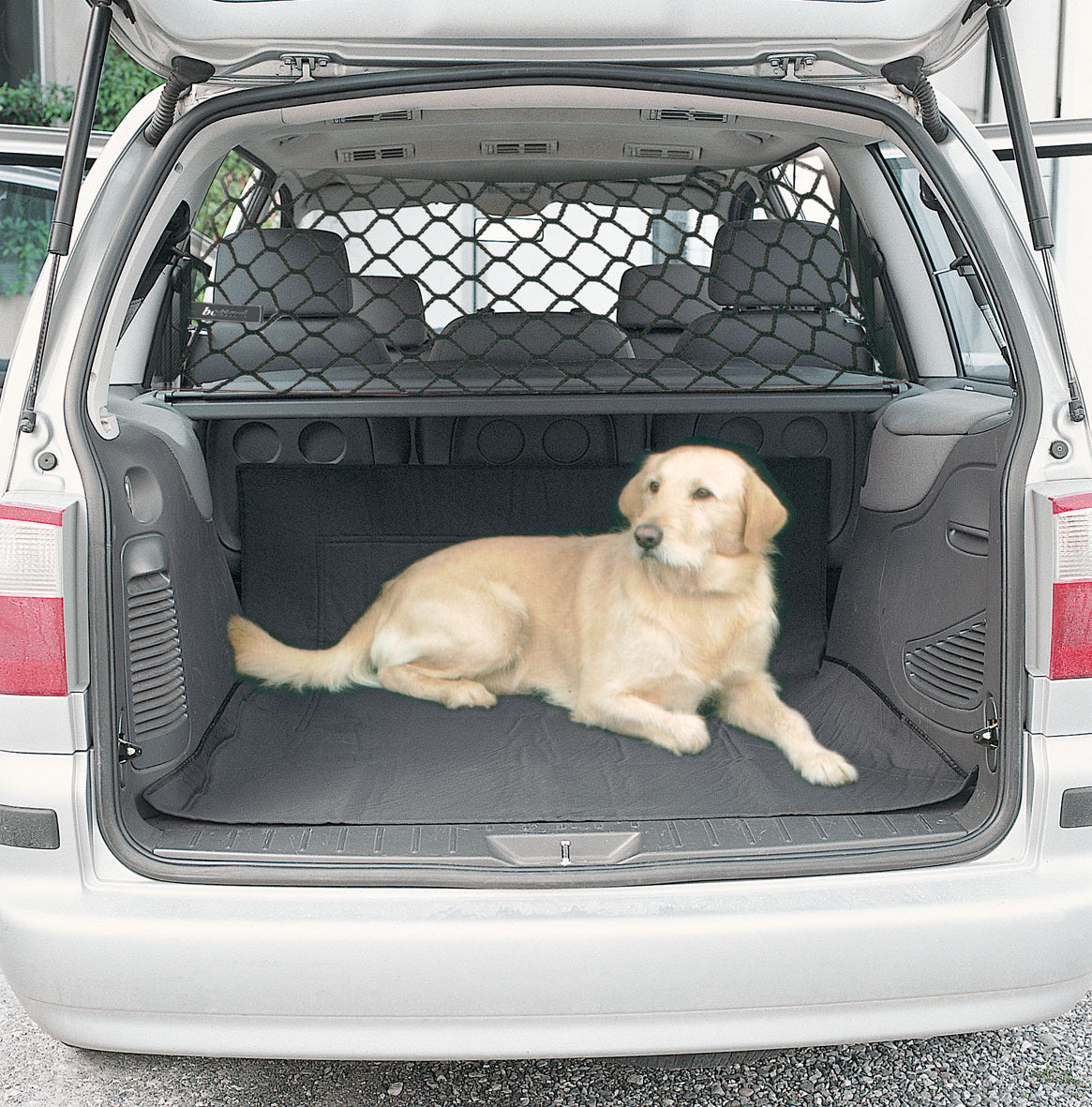 HKM-1364797 Pet Isolation Mesh Net for Car Trunk – 120cm x 70cm Protective Barrier