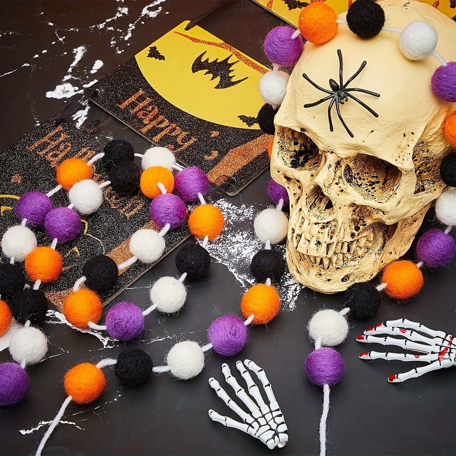 HKM-154387 Halloween Felt Ball Garland - 24 Woolen Yarn Balls for Spooky Decor (2m)