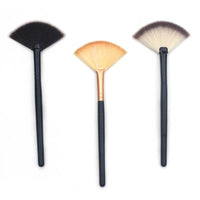 HKM-166163 Small Fan-Shaped Makeup Brush with Wooden Handle and Artificial Fiber Bristles