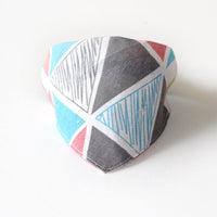 HKM-2007229 Geometric Triangle Dog Scarf & Cat Collar - Stylish Linen Accessory for Small Pets