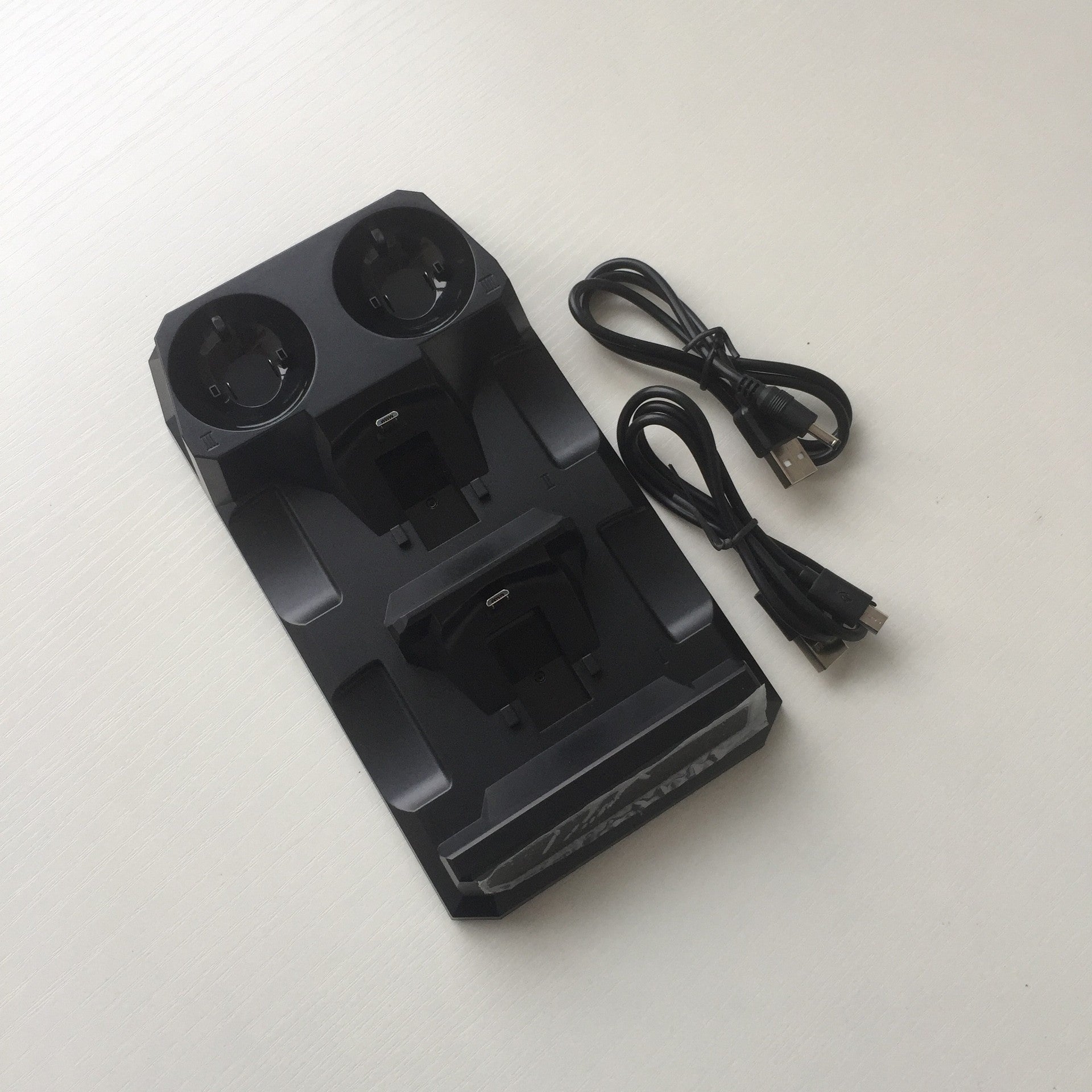 HKM-206931 Dual Charging Station for PS4 and PSmove Controllers
