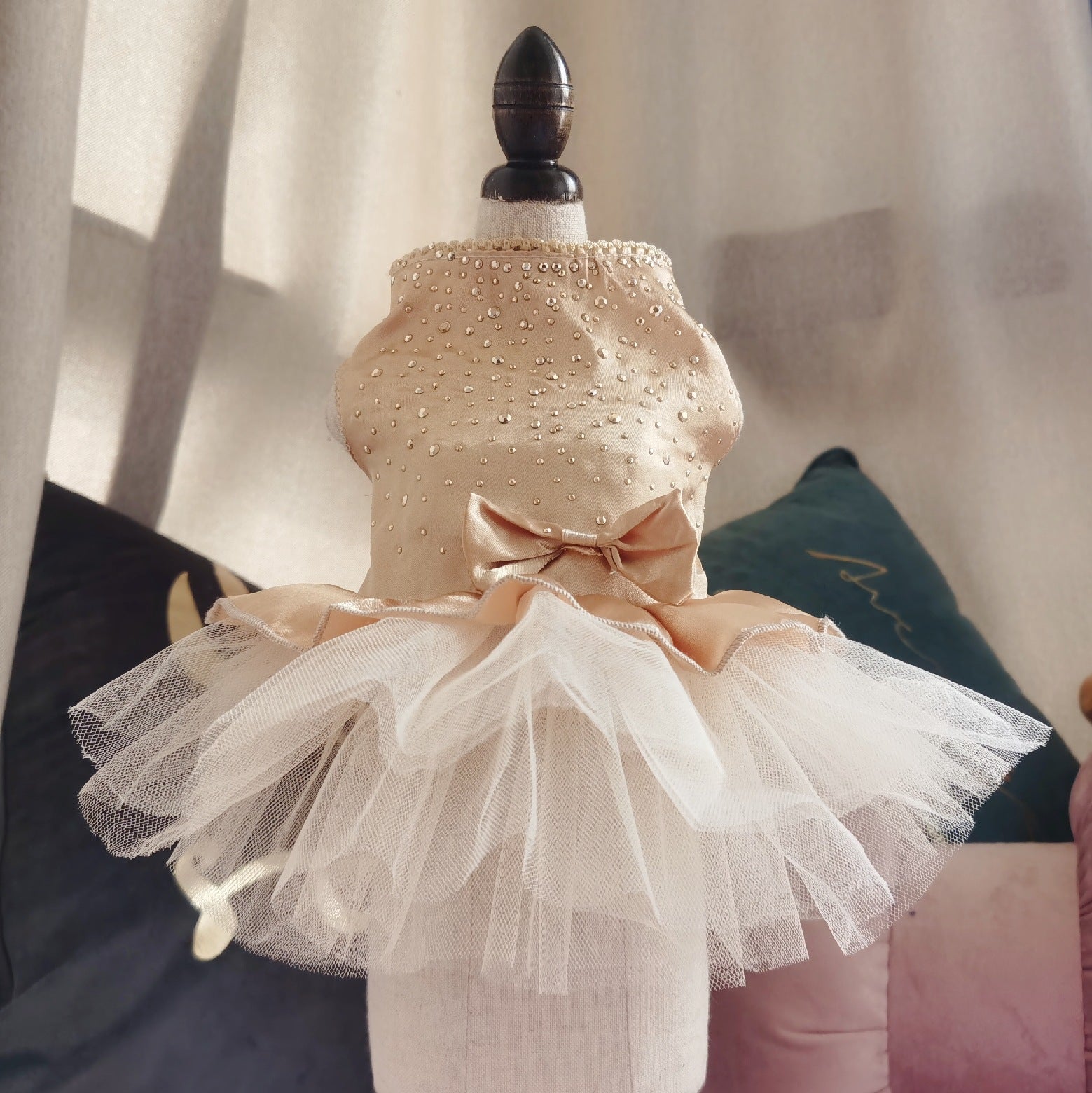 HKM-2090813 Elegant Artificial Silk Skirt for Pets - Available in Multiple Sizes