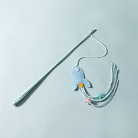 HKM-2165181 Cat Teaser Toy with Feathers and Long Bite-Resistant Pole for Engaging Playtime