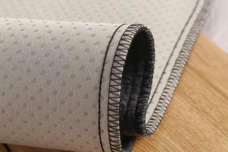 HKM-2213821 Waterproof Anti-Skid Pet Blanket in Fleece – Various Sizes Available
