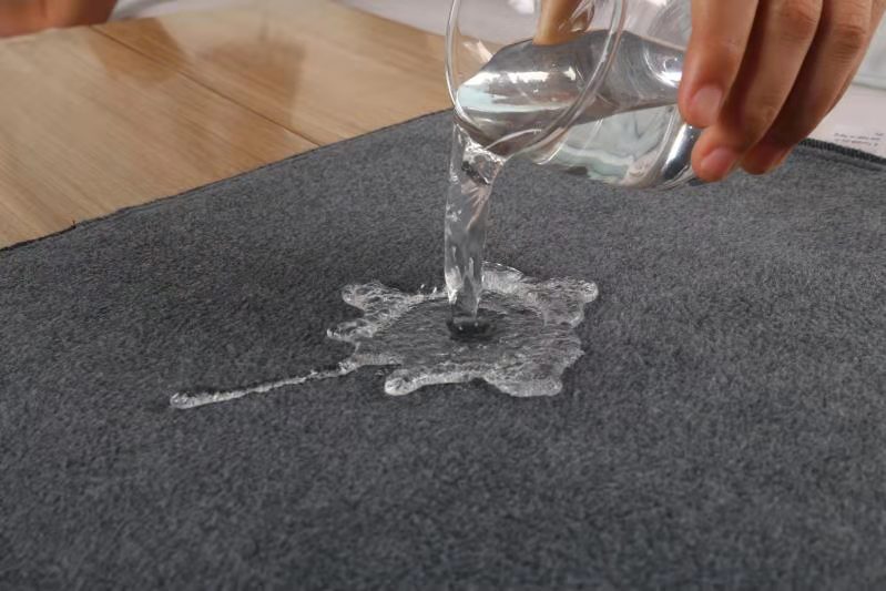 HKM-2213821 Waterproof Anti-Skid Pet Blanket in Fleece – Various Sizes Available