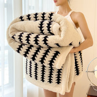 HKM-231635 Geometric Pattern Coral Fleece Blanket, Thick Polyester, All-Season Modern Design