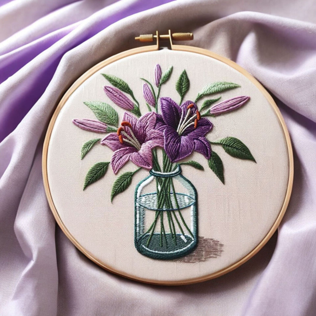 HKM-243923 Purple Lily Flower Embroidery Art with Imitation Bamboo Frame, 28x28cm Cotton and Linen Design