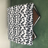 HKM-2462653 Winter Pet Kennel Double Roof Dog House ¨C Durable Cloth with Spacious Design (55x40x42 cm)
