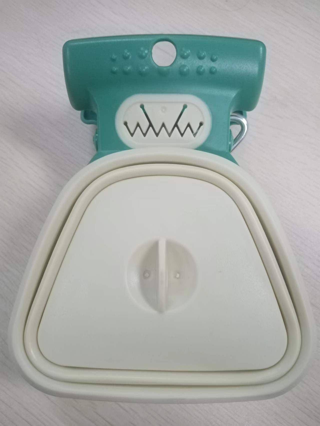 HKM-2470589 Foldable Silicone Poop Bag Dispenser with Travel Spoon for Outdoor Use
