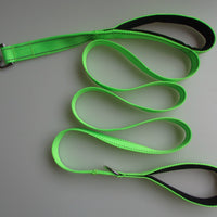 HKM-2479677 Reflective Double Handle Nylon Pet Leash with Metal Buckle and Trash Bag Holder